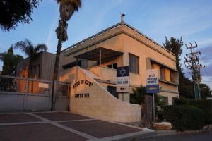 מצוינות חינוכית בעמק חפר: מורי מעיין שחר וישיבת בני עקיבא בכפר הרא"ה יזכו למענקים כספיים על הישגים חינוכיים