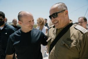 רה"מ לשעבר בנט סייר בעמק חפר: "לחקלאות חשיבות אדירה, ללא חקלאות ישראלית חזקה - אנחנו עלולים לאבד חלקים מהארץ שלנו"